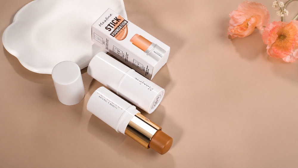 How to Use a Foundation Stick for Quick Touch-Ups Without Caking or Looking Heavy
