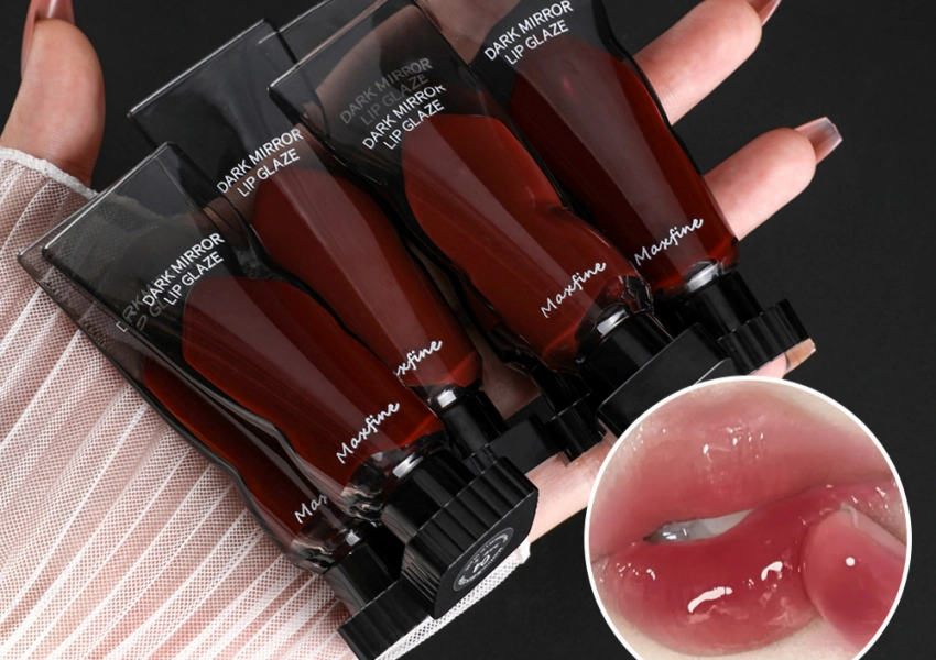 Lipstick vs Lip Gloss: Which is Best for Your Beauty Brand