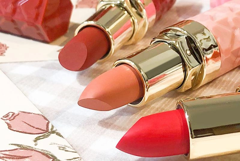 moisturing long lasting lip stick